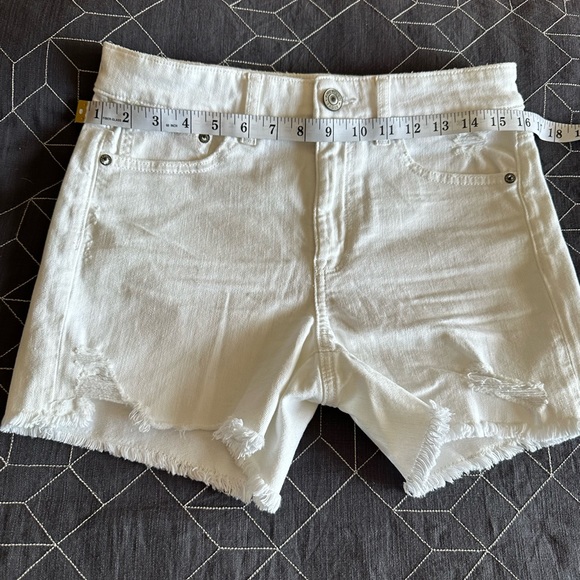 AE High-Waisted Denim Midi white shorts size 6 - Picture 9 of 15